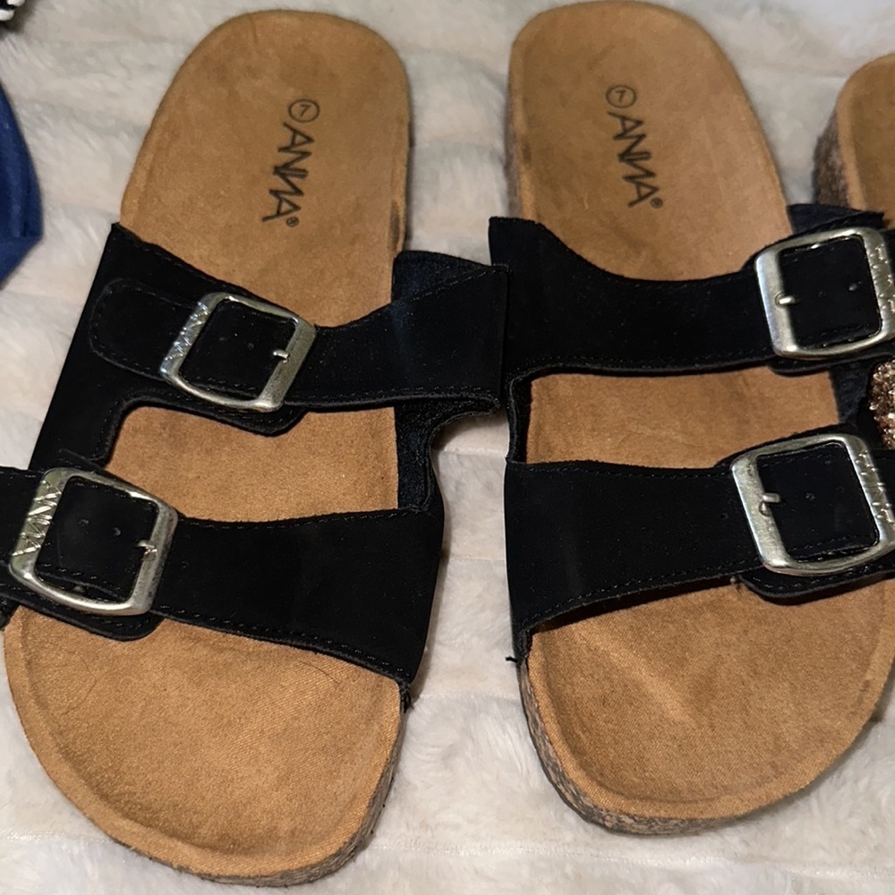 Two pairs size 7 sandal never worn - Picture 3 of 4